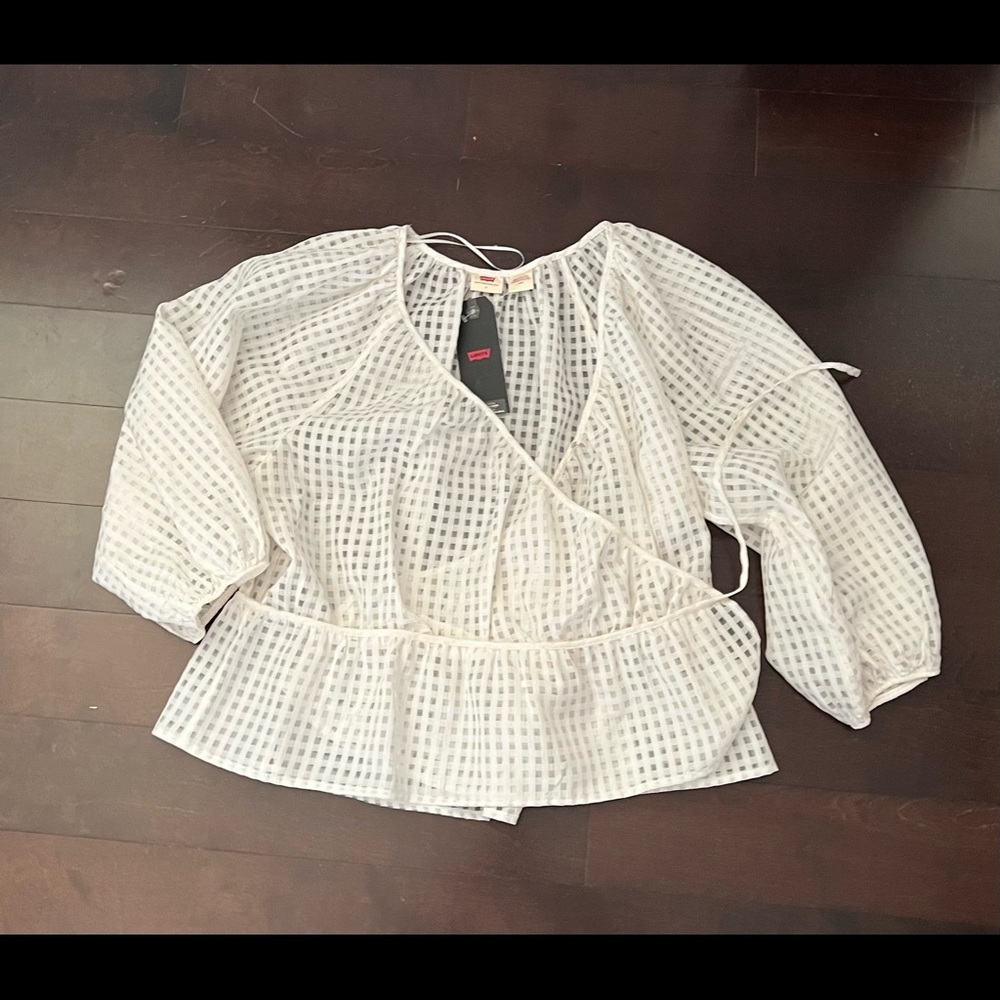 BNWT Levi’s Puff Sleeve Top